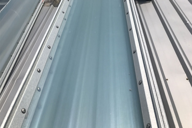 金属锁边采光板