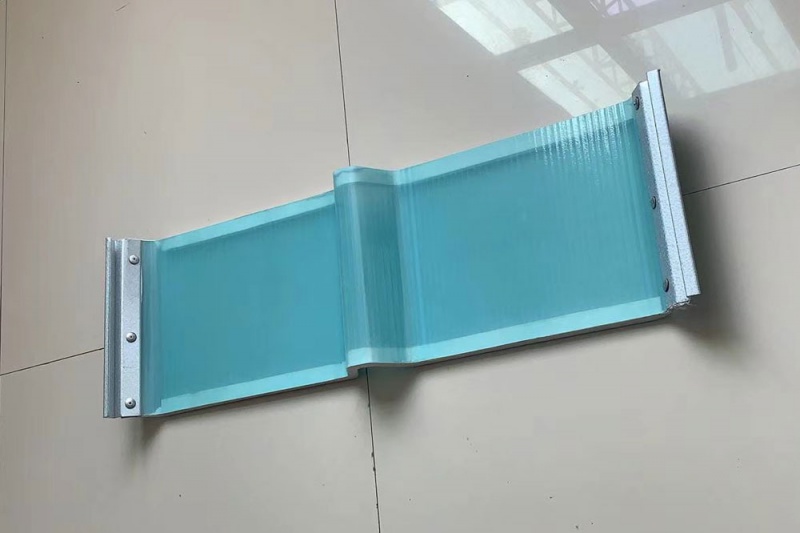 金属锁边采光板