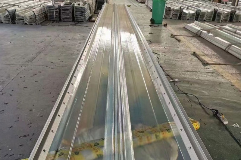 金属锁边采光板